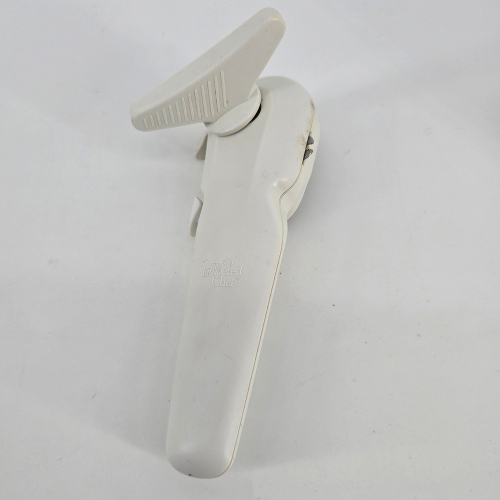 Pampered Chef Smooth-Edge Manual Can Opener White Safety Lid Lifter 2759